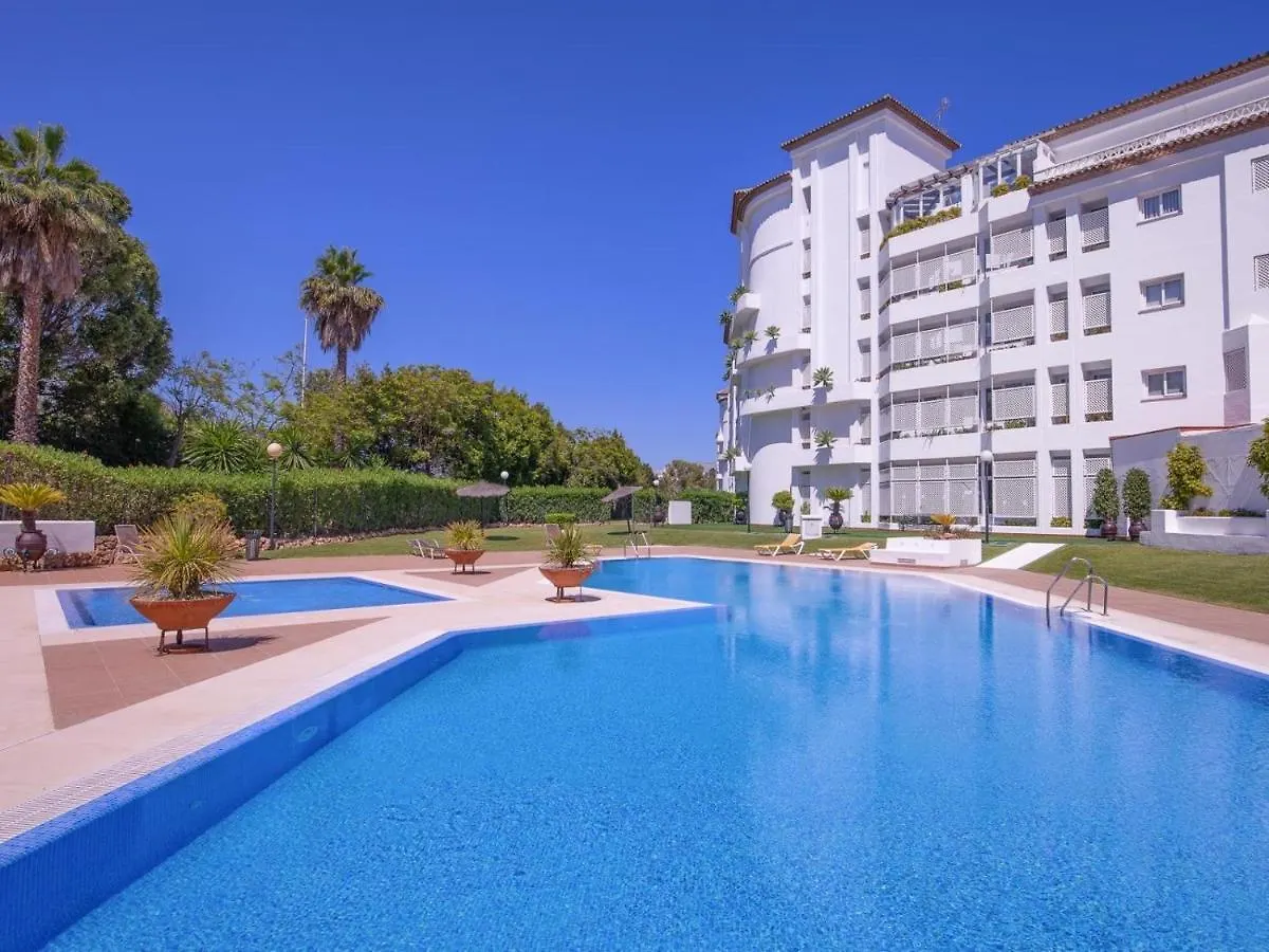 Espacioso Y Encantador Apartamento En Las Gaviotas Marbella Spain