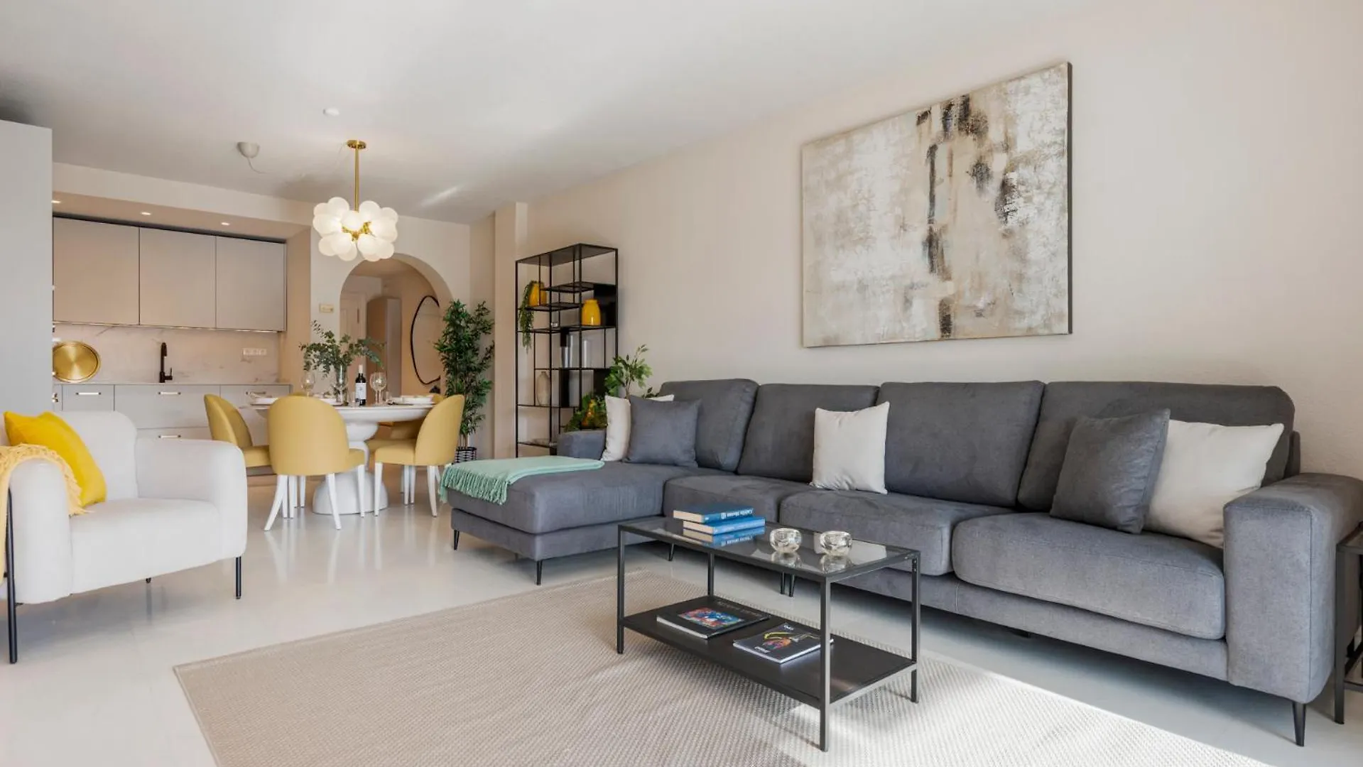Espacioso Y Encantador Apartamento En Las Gaviotas Marbella Spain