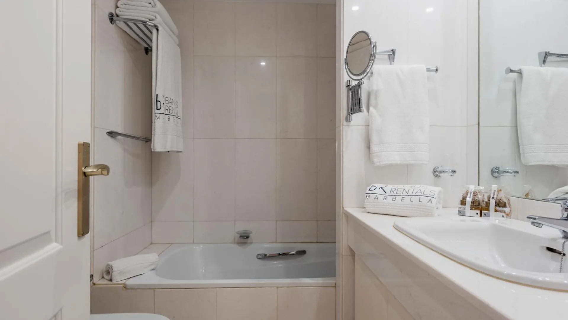 Espacioso Y Encantador Apartamento En Las Gaviotas Marbella 0*,