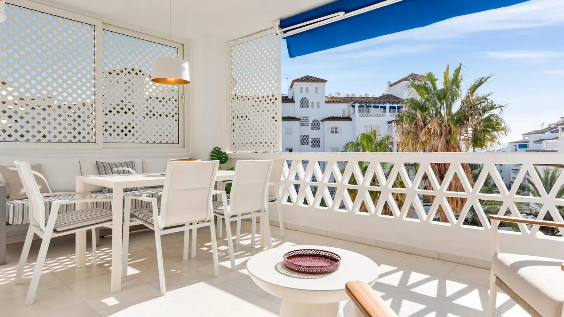 Espacioso Y Encantador Apartamento En Las Gaviotas Marbella