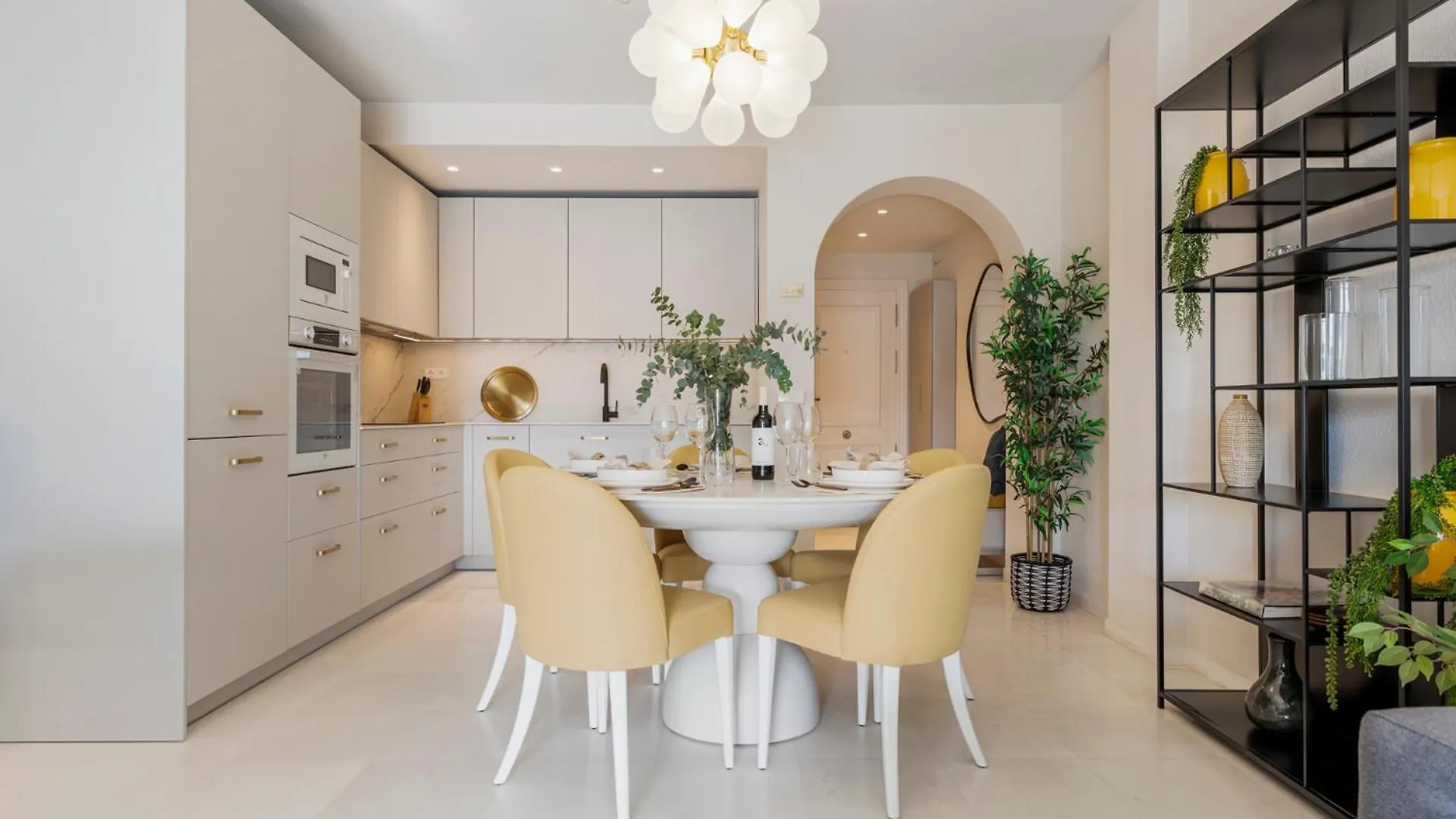 Espacioso Y Encantador Apartamento En Las Gaviotas Marbella