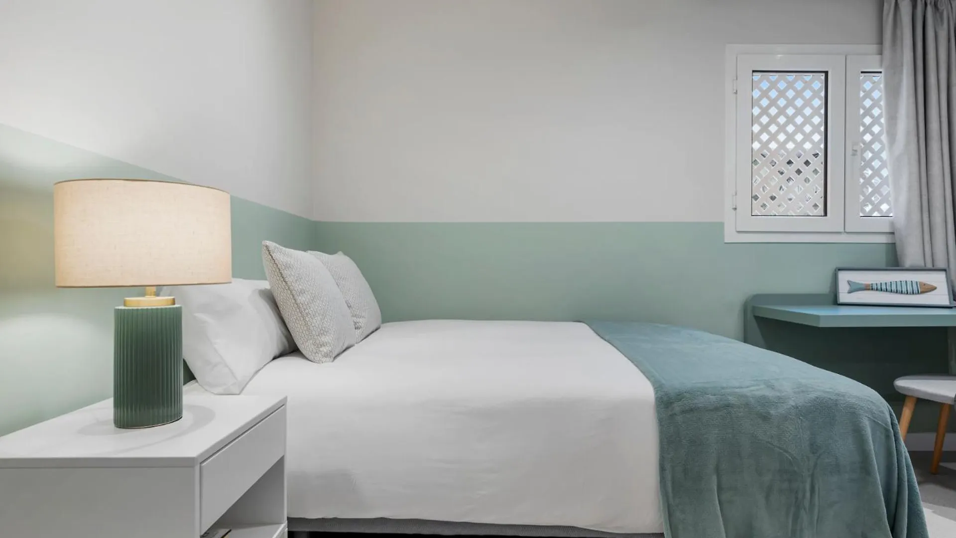 Espacioso Y Encantador Apartamento En Las Gaviotas Marbella