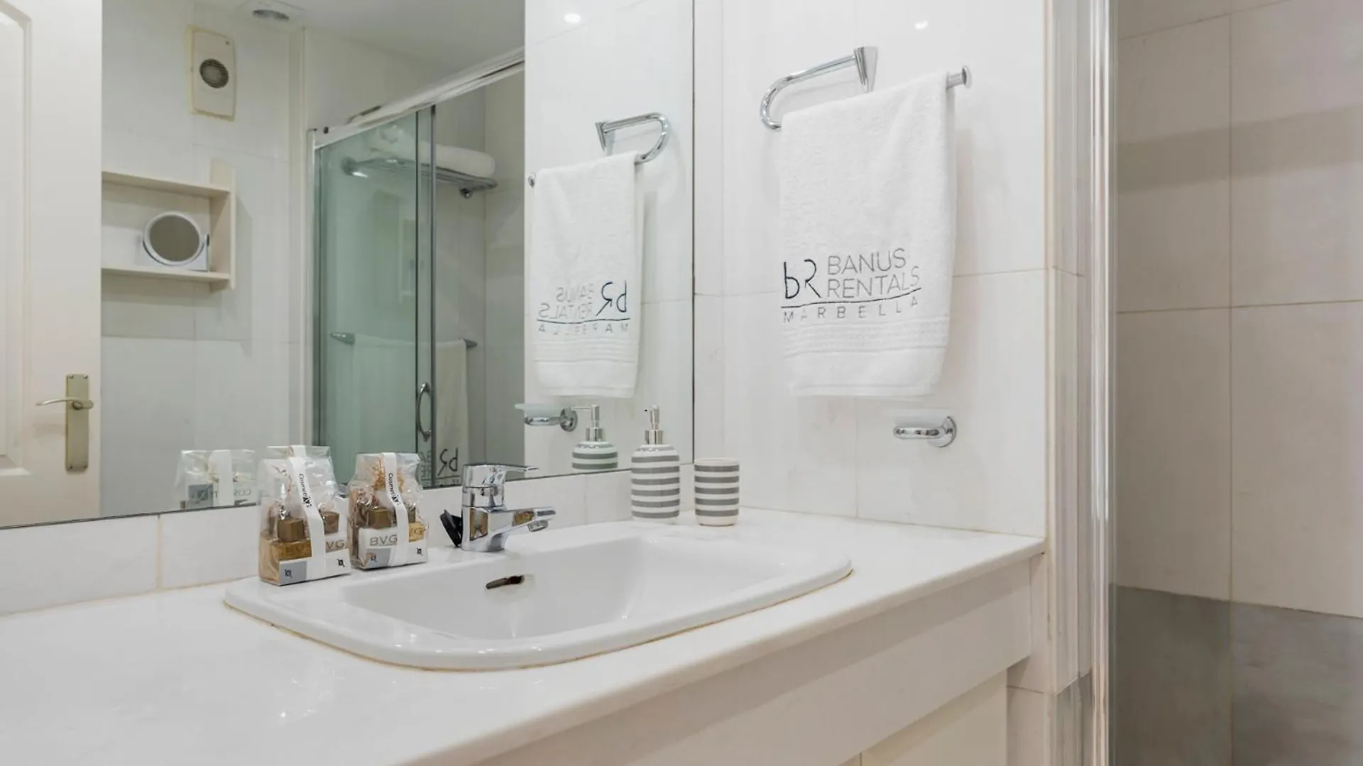 Espacioso Y Encantador Apartamento En Las Gaviotas Marbella Apartment