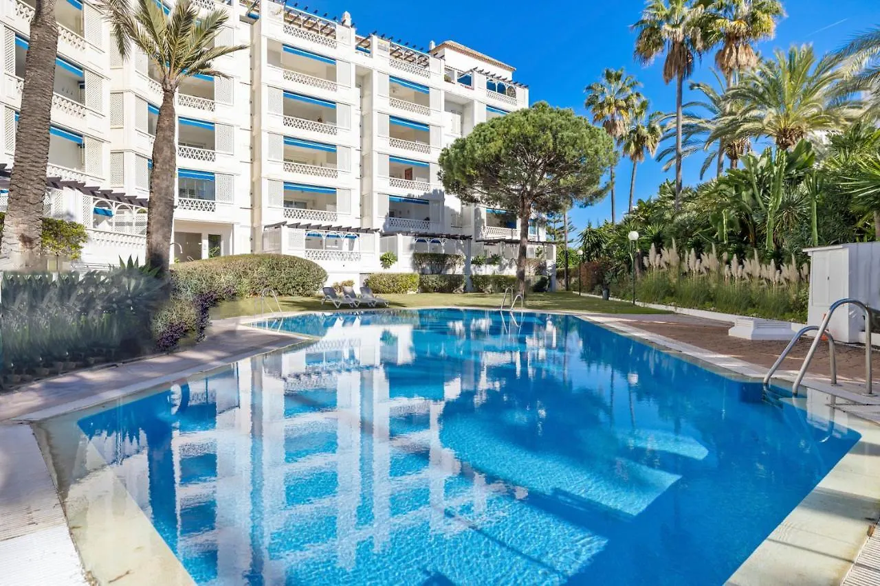 Espacioso Y Encantador Apartamento En Las Gaviotas Marbella